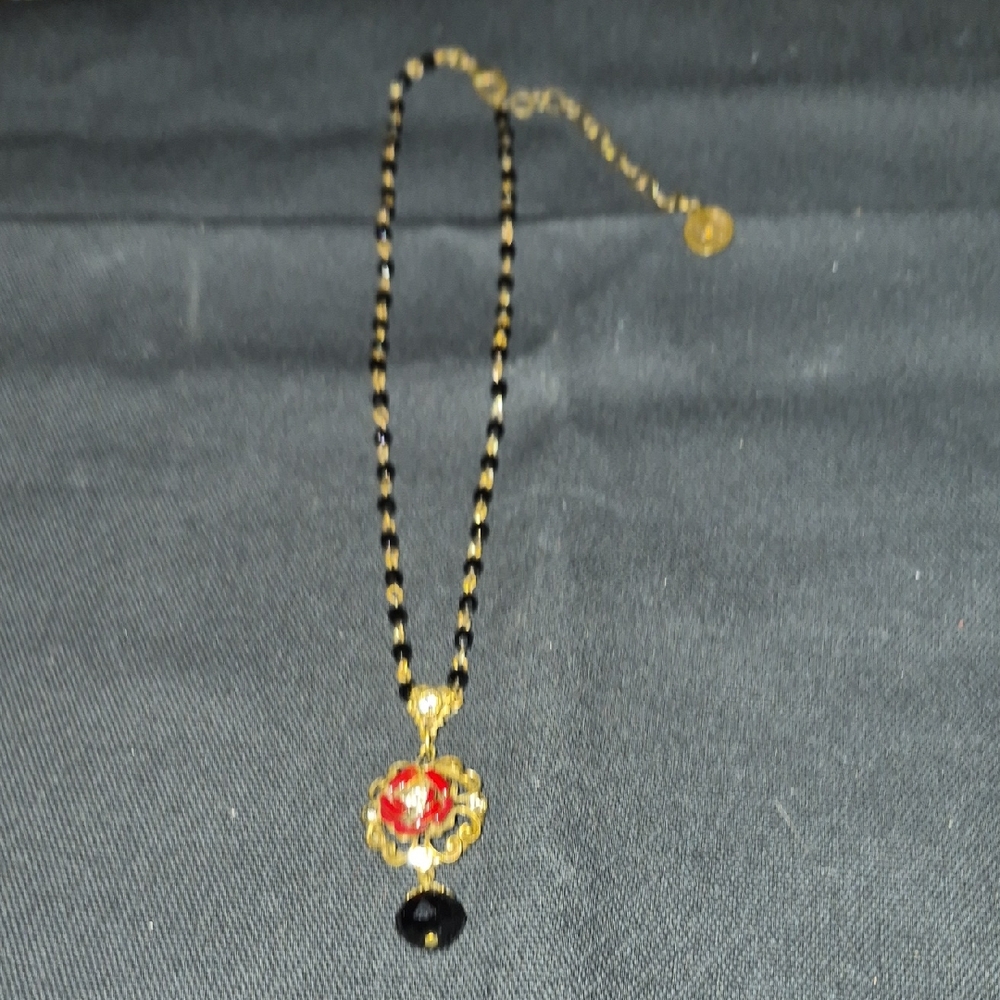Ollipop AdjustRed Rose Black Beads Gold Tone Necklace 17 + 3 Inch Extender